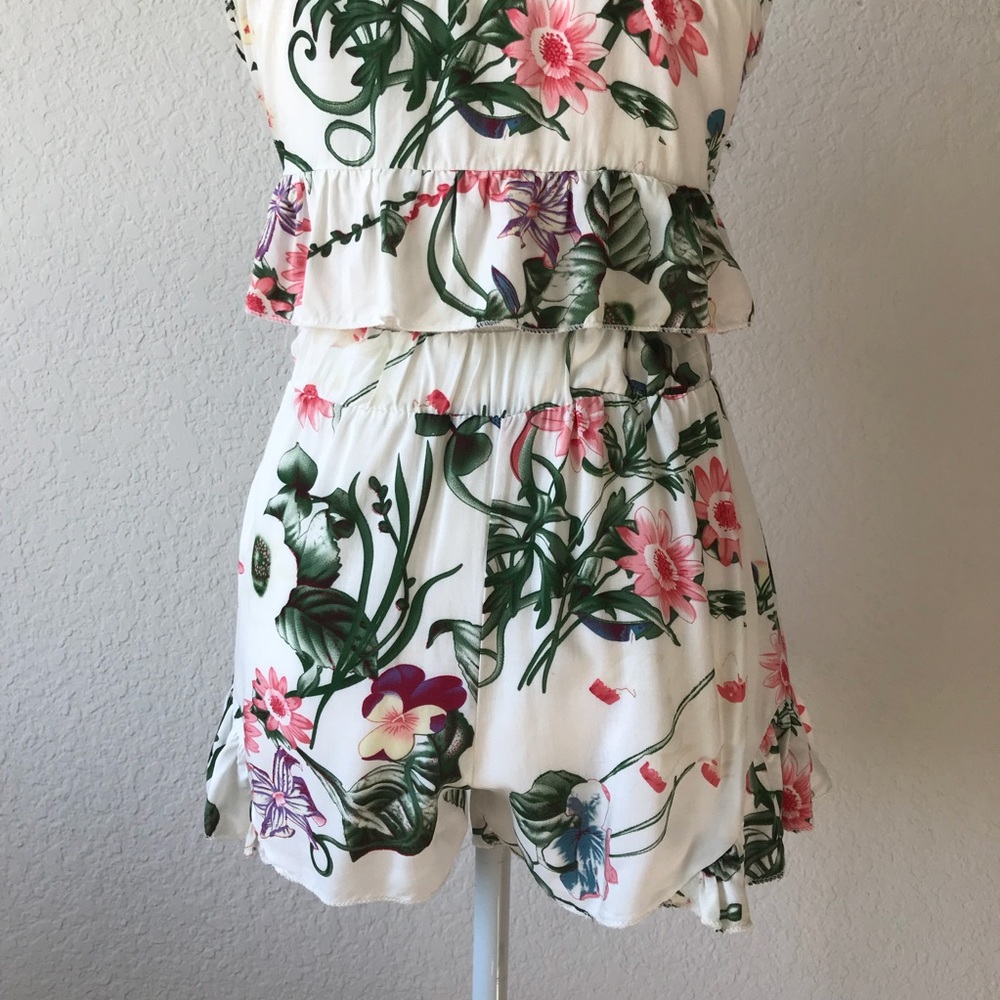 WHITE FLORAL CROPPED BUSTIER TOP SHORTS CO ORD SET - Picture 13 of 15